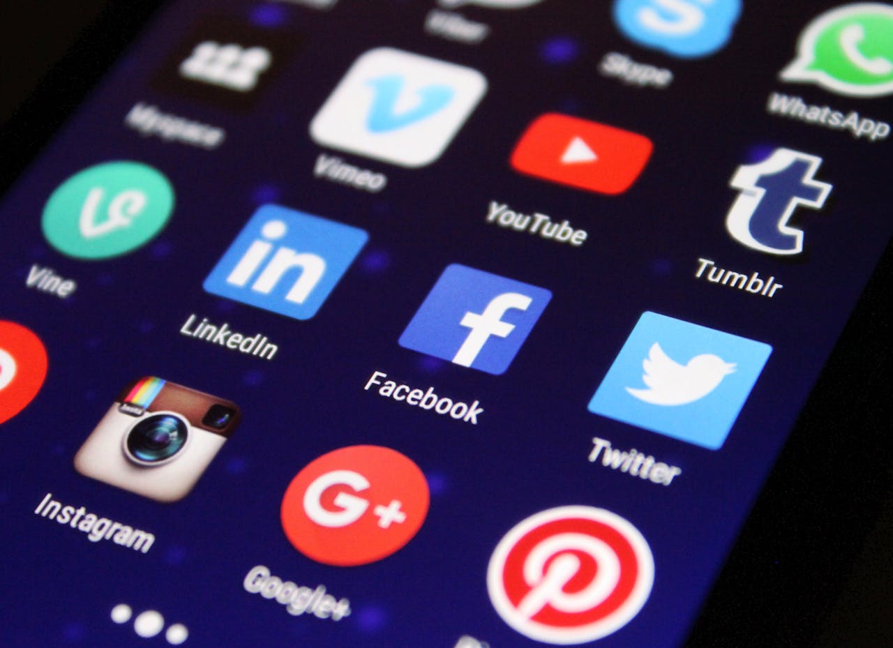 creative-03 Close-up of a smartphone screen showing various social media app icons such as Facebook and Twitter.