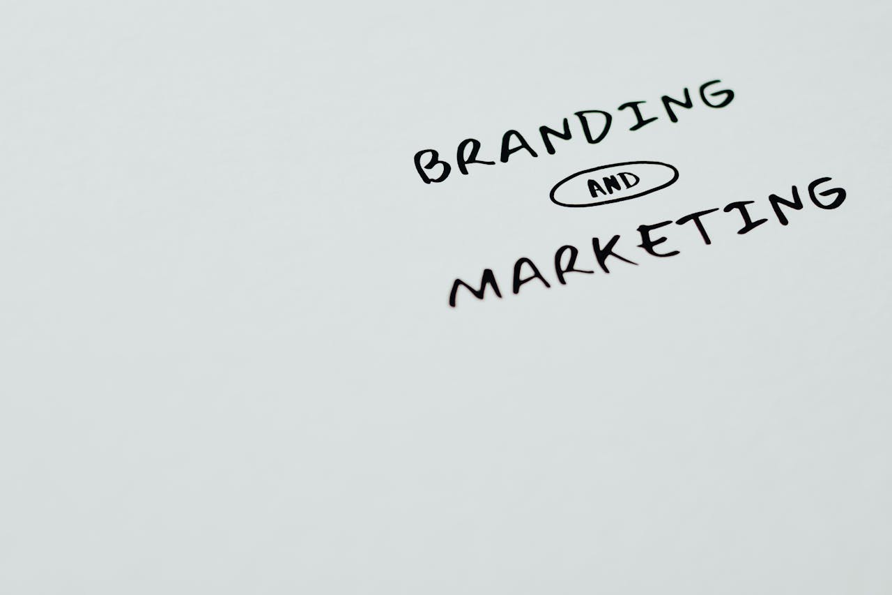 creative-01 A minimalist image featuring the words 'Branding' and 'Marketing' on a white background, ideal for digital marketing themes.